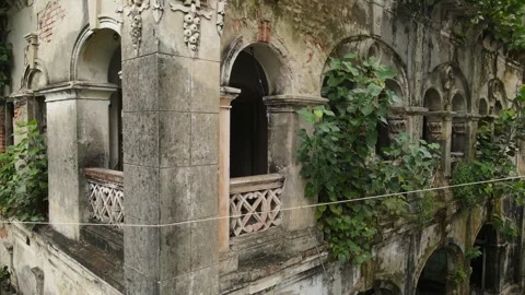 Aerial view of old abandoned haunted colonial palace covered with vines Video stock 343873042
