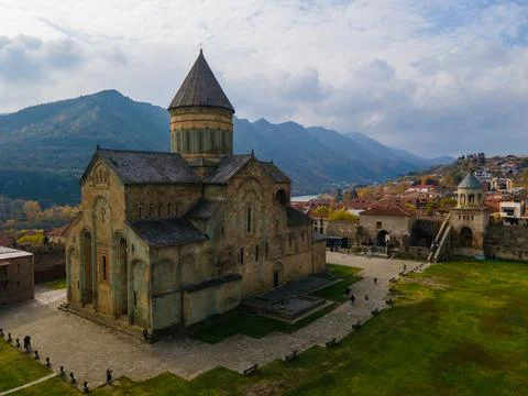 Aerial view of the old city Mtskheta and Svetitskhoveli Cathedral Foto stock
