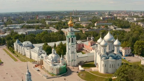 Aerial view of old kremlin in ancient touristic town Vologda Video stock 111912657