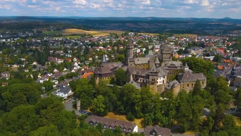 Aerial view of the old town and castle of the city Braunfels in Germany Vídeos de archivo 336859253