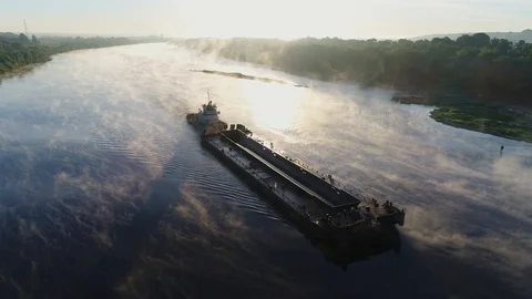 Aerial view. An old tug pushes a barge down a small river at dawn slowly. Vídeos de archivo 91493049