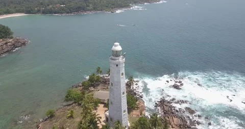 Aerial view of old white stone Dondra Head lighthouse Matara Sri Lanka Vidéo 201170765