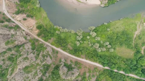 Aerial view over Arda's Meander against cloudy sky in summer day in Bulgaria Vídeos de archivo 139681649