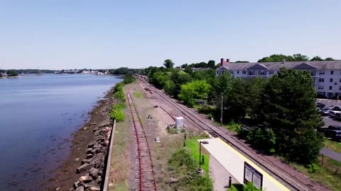 Aerial view over empty train tracks near a commuter station in Salem Vídeos de archivo 340045101