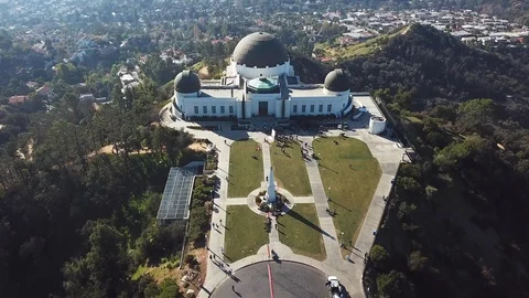 Aerial View Over Griffith Observatory in LA, California 스톡 동영상 89886674