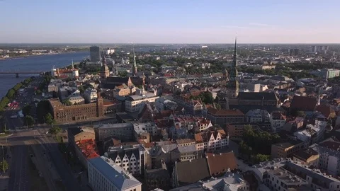 Aerial view over the Old Riga City. Vidéo 90788764