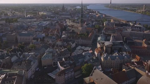 Aerial view over the Old Riga City. Vidéo 90789964