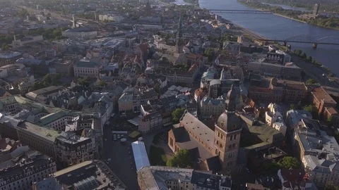 Aerial view over the Old Riga City. Vidéo 90790419