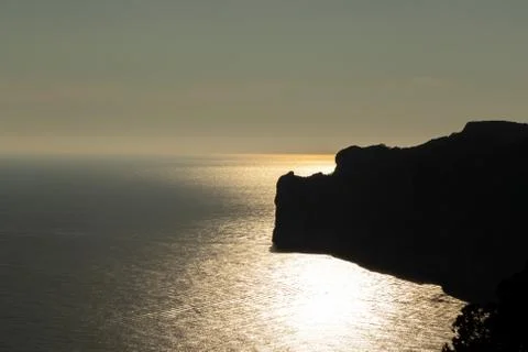 Aerial view over Rocks, cliffs, island and sea water during sunset from the v Foto stock