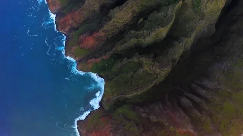Aerial view over sharp-edge mountain ridges going down into the blue ocean 스톡 동영상 122470175
