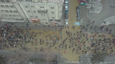 Aerial view over Sofia's boulevard with protesters crowd 스톡 동영상 85515157