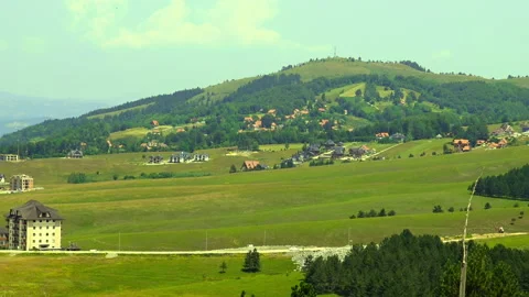 Aerial view over summer time landscape of mountain Zlatibor. Vidéo 220100654