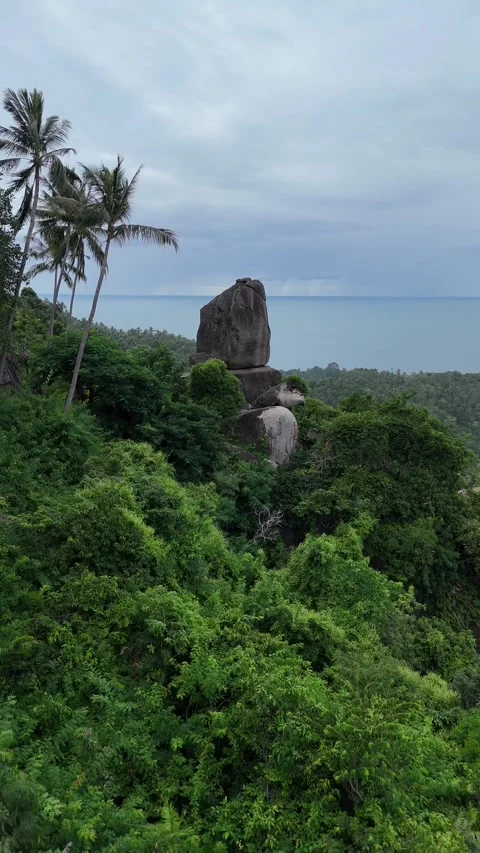 Aerial View of Overlap Stone in Koh Samui, Thailand Vídeos de archivo 335830948