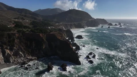 Aerial view of Pacific Ocean in Big Sur, California, USA Video stock 334297069