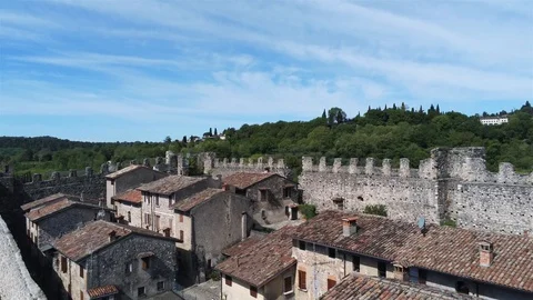 Aerial view of Padenghe Castle 库存影片 107125437