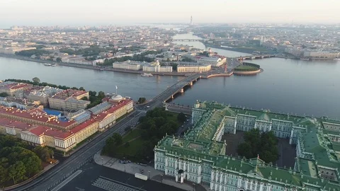 Aerial view on Palace Square, Hermitage and Neva river in Saint-Petersburg. 库存影片 89249262