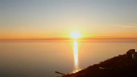 Aerial view panoramic sunset hyperlapse over the sea on a clear day Video stock 125924512
