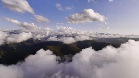 Aerial view of parallax clouds over a mountainous area at the foot of Elbrus Vídeo Stock 245628632