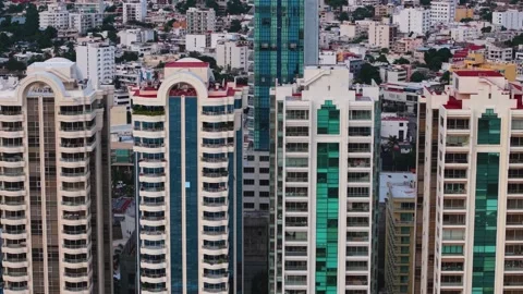 Aerial view with parallax effect showcasing Acapulco’s resort district Stock-Footage 320946967