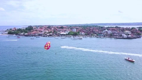 Aerial view parasailing Vídeo Stock 84811799