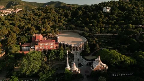 Aerial view of parc guell, a landmark tourist attraction in Barcelona, Spai.. Stockbeeldmateriaal 310372308