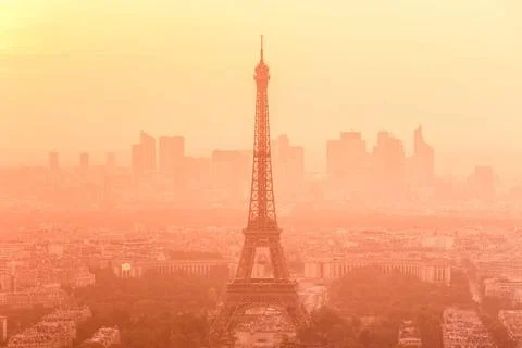 Aerial view of Paris with Eiffel tower and major business district of La D... Stock-Fotos