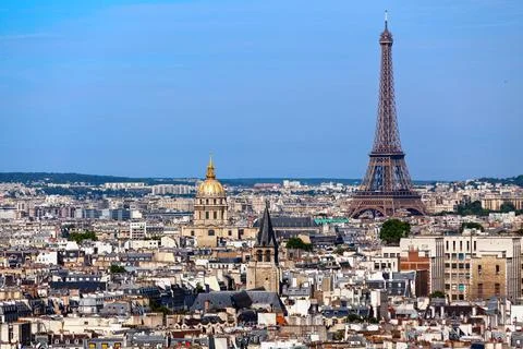Aerial view of Paris with the Eiffel Tower dwarfing the surrounding buildings 스톡 사진