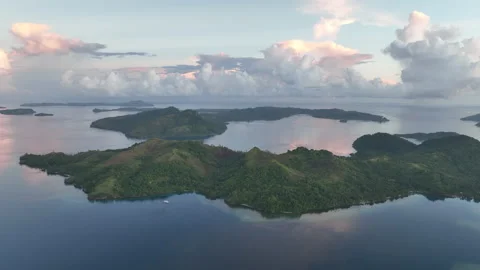 Aerial View of Pastel-Colored Clouds and Tropical Islands in the Solomon Islands Video stock 231008532