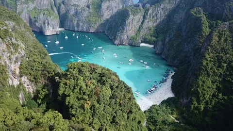 Aerial view of Phi Phi Island in Thailand. Maya Beach. 4K. 스톡 동영상 86447148