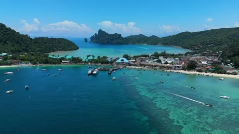 Aerial view of Phi Phi Islands in Krabi, Thailand. Vídeos de archivo 339643544