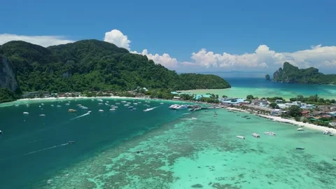 Aerial view of Phi Phi Islands, Thailand. Vídeos de archivo 339652692