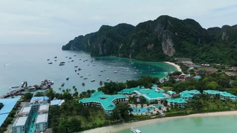 Aerial view of Phi Phi Islands, Thailand. Vídeos de archivo 339654963