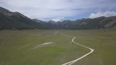 Aerial view of Piani di pezza, Aquila, Italy Video stock 133650601