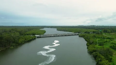 Aerial View of Pine River Overpass – Gateway Motorway – Jetski Video stock 151658592