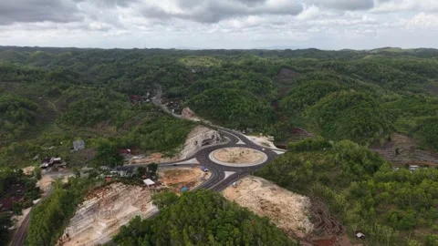 Aerial view of Planjan Roundabout, the southern ring road of Java Island. 스톡 동영상 321663508