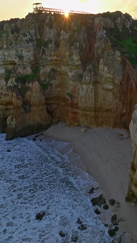 Aerial view of the point dramatic cliffs and lighthouse of Ponta da Piedade at 库存影片 320424718