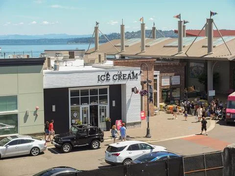Aerial view of Point Ruston ice cream shop and waterfront street with peopl.. Stock-Fotos