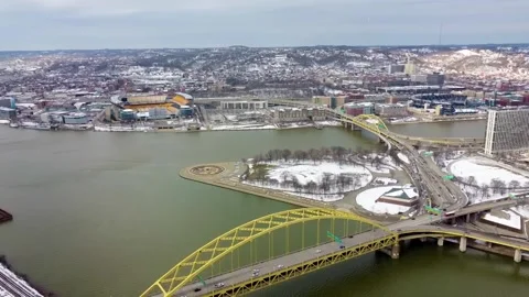 Aerial View of Point state park in Pittsburgh Vidéo 172129088