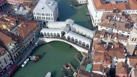 Aerial view of Ponte di Rialto bridge in Venice, Italy Stock Footage