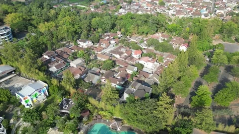 Aerial view of Population density is displacing agricultural land and forests. Vídeos de archivo 290991675