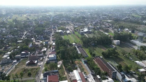 Aerial view of Population density is displacing agricultural land and forests. Vídeos de archivo 290992888