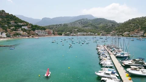 Aerial View of Port de Sóller, Mallorca Video stock 304059988
