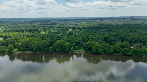 Aerial View of Potomac River and Algonkian Regional Park Vidéo 342133252