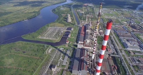 Aerial view of power plant facility 库存影片 80632600