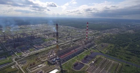 Aerial view of power plant facility 库存影片 80632738