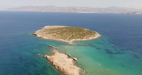 Aerial View of Pristine Cove and Rugged Coastline 库存影片 291732669