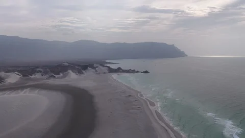Aerial view of a pristine sandy beach and turquoise ocean on socotra island 動画素材 335153717