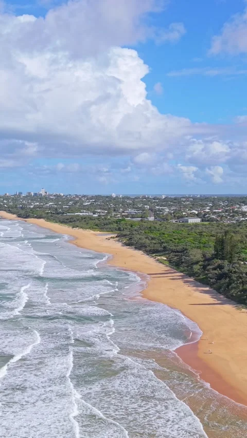 Aerial view of pristine tropical beach coastline with waves and blue sky Stockbeeldmateriaal 334785497