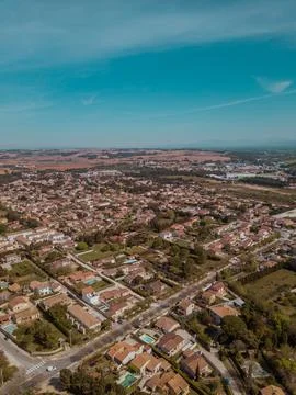 Aerial view of Provence's patchwork fields featuring lavender and farmland 库存照片