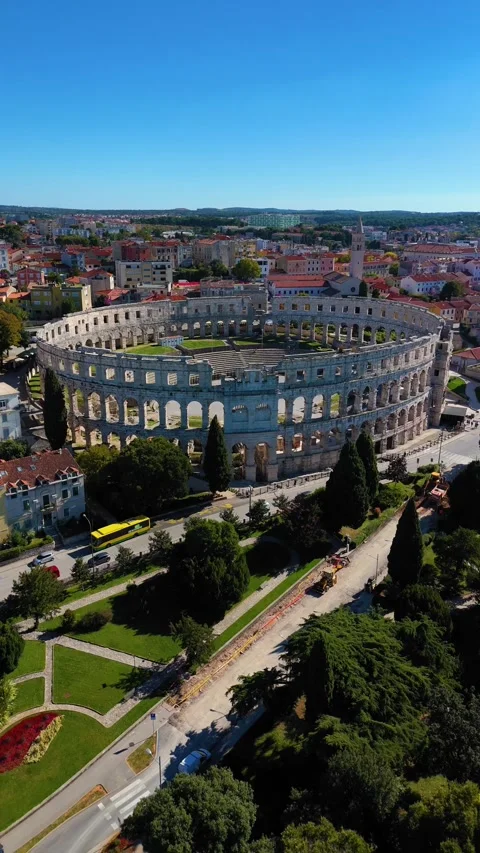 Aerial view of the pula arena ancient roman amphitheater in croatia Vidéo 336472789